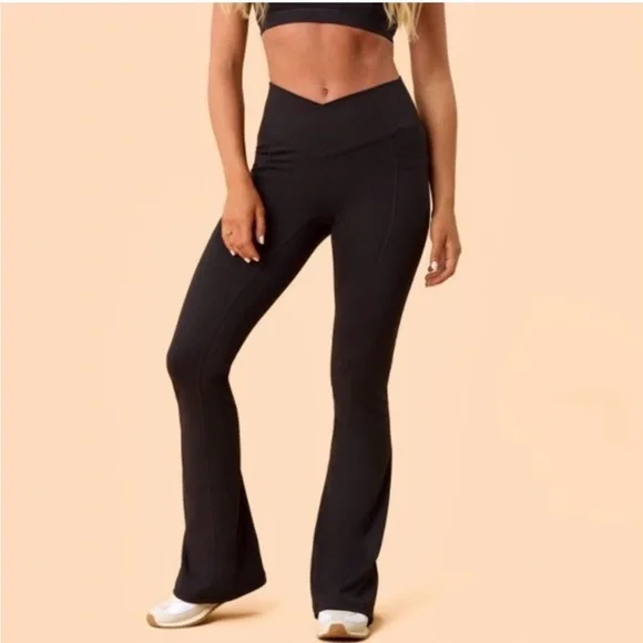 Blogilates High Waist Flare Leggings with Pockets! Black or Sage Green - Picture 1 of 2